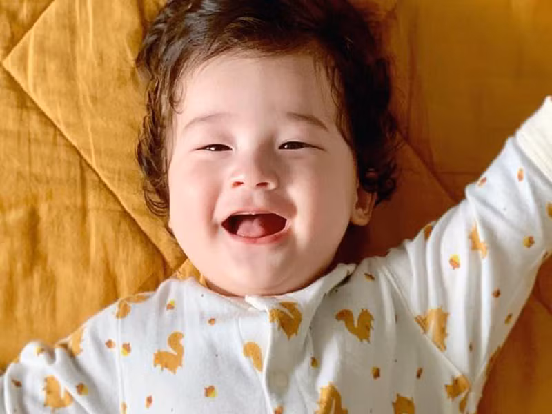 Bé Max Cole - con trai của MC Hoàng Oanh hiện tại được hơn 3 tháng tuổi, trông bụ bẫm, đáng yêu.