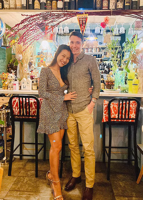 Sau 6 tháng xa cách, vợ chồng Hoàng Oanh mới được đoàn tụ, tình cảm ngày càng mặn nồng.