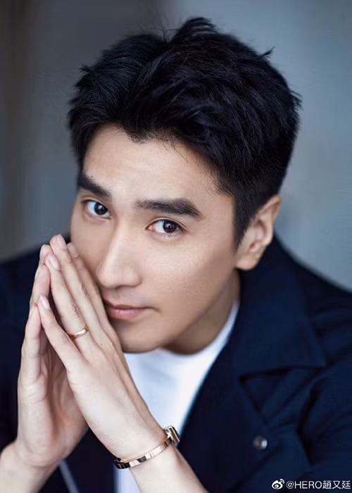 Năm 2020, Triệu Hựu Đình quay 2 bộ phim ở thị trường Đại lục “Âm dương sư” và “Thành phố lý tưởng”. Theo Vietnamnet, cát sê đóng phim “Thành phố lý tưởng” của anh là 30 triệu nhân dân tệ (hơn 99 tỷ đồng). Ảnh: Zing