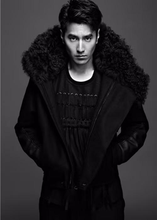 Triệu Hựu Đình không ỷ lại vào việc có bố là diễn viên khá nổi tiếng và sở hữu vẻ ngoài điển trai. Anh luôn cố gắng trau dồi khả năng diễn xuất của bản thân. Nhờ vậy, nam diễn viên giành được nhiều giải thưởng cho những cống hiến trong nghệ thuật. Ảnh: Alchetron