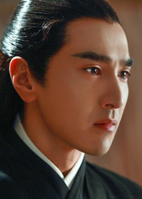 Chàng Dạ Hoa của “Tam sinh tam thế: Thập lý đào hoa" sinh năm 1984. Anh là con trai của diễn viên gạo cội Triệu Thụ Hải. Triệu Hựu Đình ban đầu không có ý định nối nghiệp bố. Từ nhỏ, anh sinh sống và học tập ở Canada. Ảnh: Vietnamnet