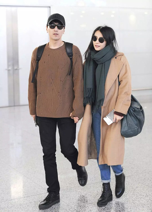 5 năm sau đám cưới, vợ chồng Triệu Hựu Đình đón con gái đầu lòng gia nhập tổ ấm. Đến nay, cặp đôi được xem như đôi vợ chồng kiểu mẫu. Hựu Đình tập trung đóng phim, Cao Viên Viên chăm sóc con cái nhưng khi Cao Viên Viên trở lại phim ảnh, Hựu Đình hết lòng ủng hộ. Ảnh: Zing