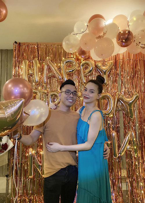 Nhạc sĩ Nguyễn Hồng Thuận gửi lời chúc mừng đến Hà Hồ: "Happy birthday em cưng. Hiện tại đã quá tốt đẹp rồi nên anh chúc em tuổi mới sẽ thật nhiều sức khỏe và luôn giữ cuộc sống cân bằng, an yên như hiện tại là đủ".