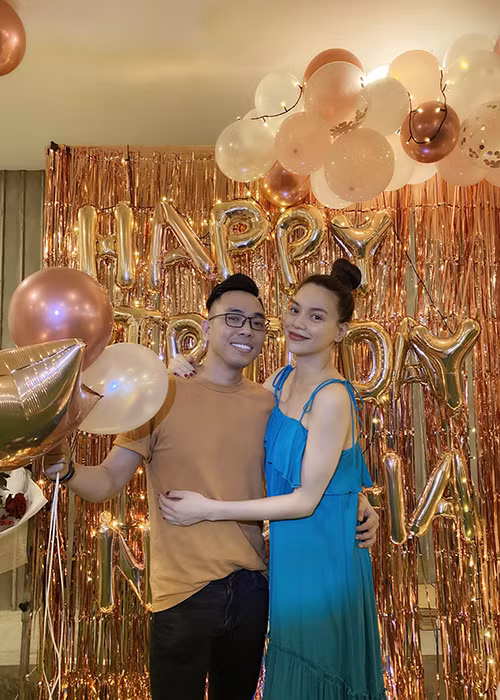 Nhạc sĩ Nguyễn Hồng Thuận gửi lời chúc mừng đến Hà Hồ: "Happy birthday em cưng. Hiện tại đã quá tốt đẹp rồi nên anh chúc em tuổi mới sẽ thật nhiều sức khỏe và luôn giữ cuộc sống cân bằng, an yên như hiện tại là đủ".