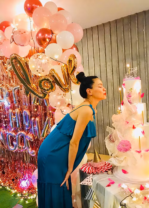 Ho Ngoc Ha bat ngo khi duoc gia dinh, ban be to chuc sinh nhat