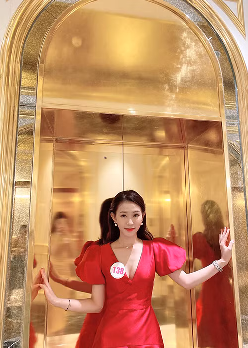 Trước khi vào top 35 Hoa hậu Việt Nam 2020, bản sao của Đặng Thu Thảo từng lọt top 10 Hoa khôi Sinh viên Việt Nam 2017.