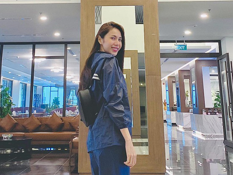 Giống Hương Giang, Thủy Tiên cũng bị antifan công kích. Về phía chồng của nữ ca sĩ, Công Vinh đã truy tìm thông tin cá nhân của các antifan và quyết định khởi kiện. Thế nhưng, Thủy Tiên lại có quyết định trái ngược với ông xã.