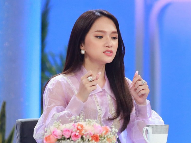 Trước Lâm Vỹ Dạ, Hương Giang cũng đáp trả khi bị antifan công kích. Nữ ca sĩ chuyển giới nhanh chóng viết tâm thư dằn mặt antifan, thậm chí đến tận nhà của một antifan để đối chất những tin đồn không đúng sự thật. Tuy nhiên, antifan trở nên hung dữ sau loạt động thái của Hương Giang.