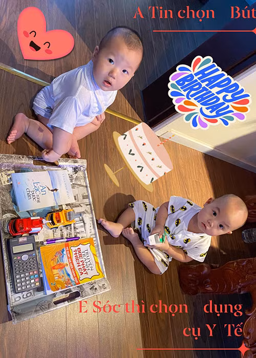 Bạn bè nhận xét trong cặp song sinh nhà Trương Nam Thành, một bé giống bố, một bé lại y hệt mẹ.