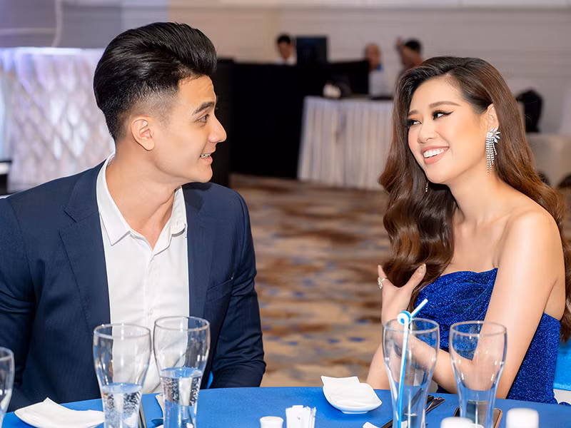 Nam người mẫu nhận được sự chú ý khi khá thân thiết với Khánh Vân.