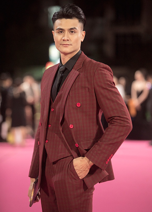 Anh làm người mẫu, đóng phim và dự các sự kiện giải trí.