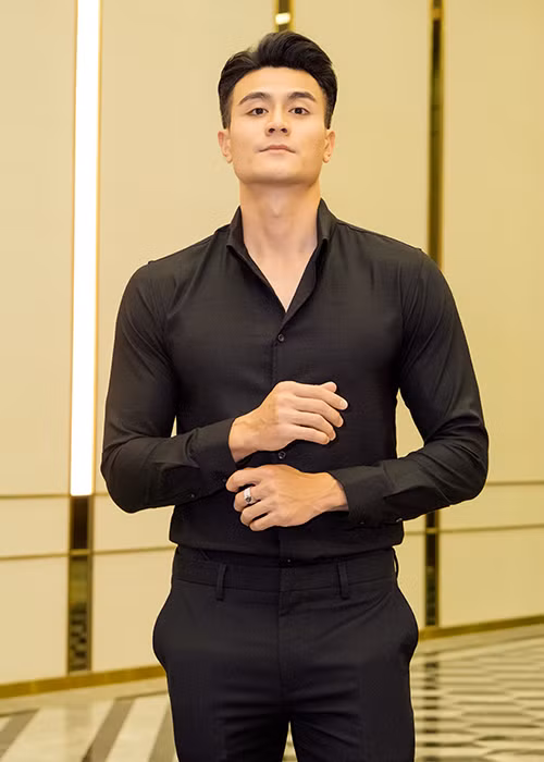 Để tập trung cho kinh doanh, nam siêu mẫu tạm dừng diễn thời trang và xuất hiện trên màn ảnh trong 4 năm qua.