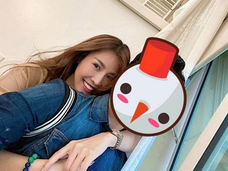 Bạn thân một thời của Hà Hồ thi thoảng đăng tải hình ảnh ngọt ngào bên người yêu.