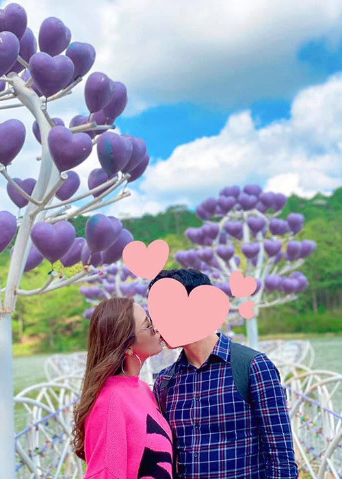 Trong khi Hồ Ngọc Hà gắn bó với Kim Lý, Quế Vân hẹn hò một chàng trai kém tuổi.