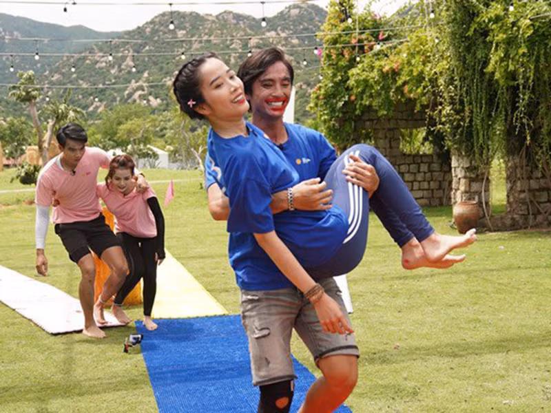 Lãnh Thanh ngầm khẳng định nụ hôn hoàn toàn là cảm xúc thật khi chia sẻ bản thân không diễn trong gameshow. Ảnh: Thời đại plus