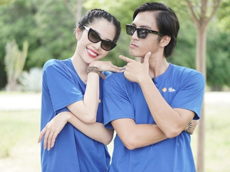 Cả hai có không ít khoảnh khắc tình tứ trong gameshow. Ảnh: Giao thông