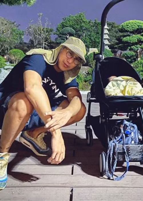 Suboi nhận được sự hỗ trợ lớn từ gia đình hai bên, đặc biệt là ông xã trong việc chăm con khi cô làm huấn luyện viên Rap Việt.