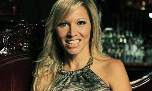 Cuoc song tu co tich den dia nguc phia sau “nguoi chong hoan hao”