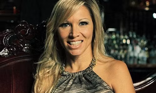 Cuoc song tu co tich den dia nguc phia sau “nguoi chong hoan hao”