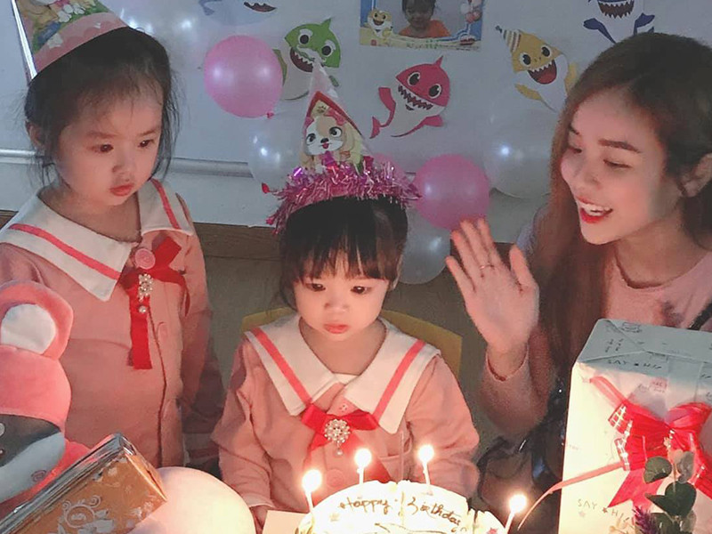 Trước đó, vào đầu tháng 11, bé Vy Lam - con gái thứ hai của Hoài Lâm đón sinh nhật 2 tuổi.