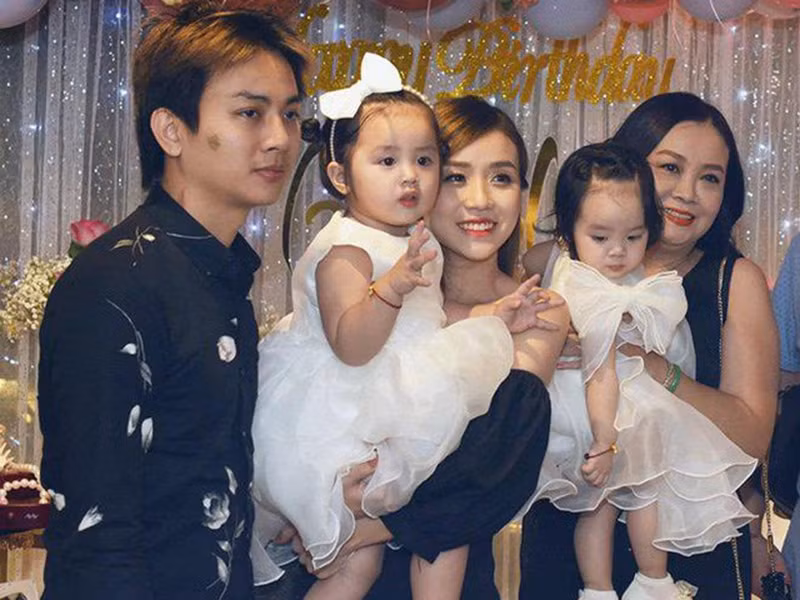 Năm 2019, khi chưa ly hôn, Hoài Lâm và Bảo Ngọc cùng tổ chức tiệc sinh nhật cho hai cô con gái.
