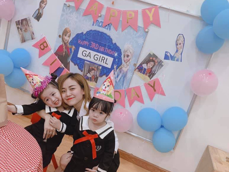 Bé Vy Lâm được tổ chức sinh nhật ở lớp học.