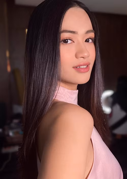 Năm 2019, Thu Phương đoạt danh hiệu Hoa khôi Người đẹp Kinh Bắc. Sau đó, chân dài sinh năm 2000 tiếp tục tỏa sáng ở Hoa hậu Thế giới Việt Nam 2019 với thành tích top 5 cùng giải phụ Người đẹp biển.