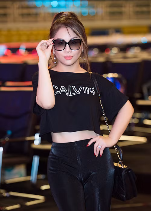 Minh Tuyết song ca cùng Dương Triệu Vũ trong đêm chung kết.