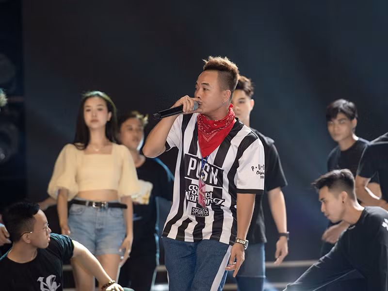 Giám đốc âm nhạc cuộc thi Hoa hậu Việt Nam 2020 - Phúc Bồ đã sáng tác ca khúc mới độc quyền dành tặng cho cuộc thi và khán giả.