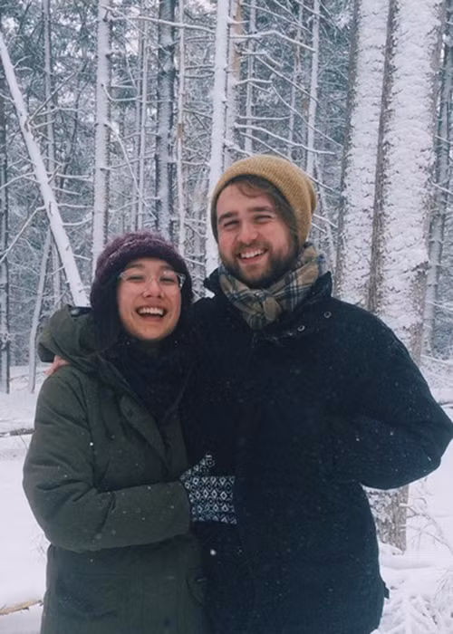 "Điện thoại của anh ghi lại nhiều khoảnh khắc về em. Anh muốn ghi lại hình ảnh của em nhiều nhất có thể. Chúng rất đặc biệt với anh. Một năm qua bên em thật nhiều kỷ niệm", bạn trai ngoại quốc của Anna từng chia sẻ.