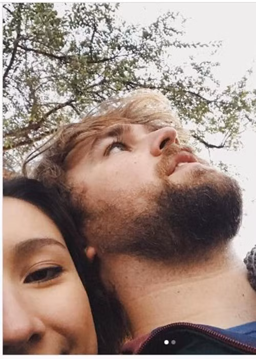 Cả hai cũng chọn cuộc sống giản dị, ít phô trương trên mạng xã hội và rất hiếm khi trải lòng về chuyện hẹn hò trước công chúng.