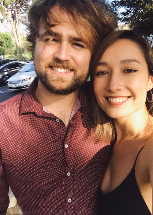 Mới đây, Anna Trương đính hôn sau 4 năm tìm hiểu nhạc công Eric Derwallis.