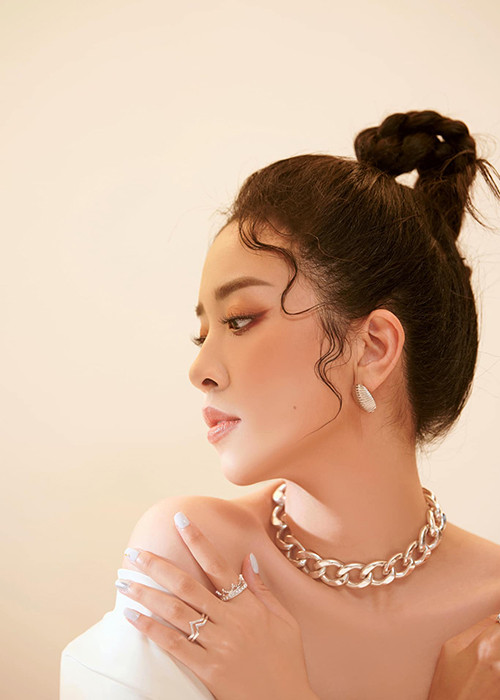 Chân dài đến từ Kiên Giang chỉ muốn chia sẻ chuyện hẹn hò khi tình cảm chín muồi.