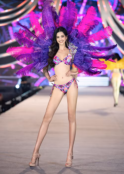 Thí sinh Nguyễn Thị Thu Phương khoe số đo ba vòng mơ ước.