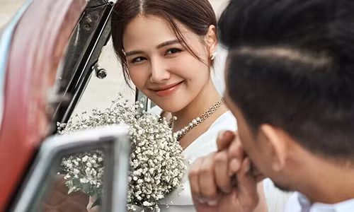 Sau đám cưới kín tiếng với tổng giám đốc Nguyễn Thành Nam, cuộc sống của Phanh Lee luôn thu hút nhiều sự quan tâm từ phía dân mạng. Mới đây, nữ diễn viên gây ngờ khi đăng tải đoạn chia sẻ khá dài bày tỏ sự bức xúc vì bị anti-fan soi mói chuyện đời tư.