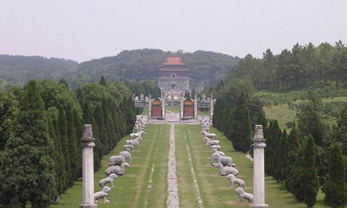 Hai khu lang mo the hien vuong quyen nha Thanh