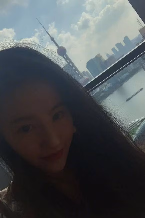 Một số bức ảnh gần đây mà "nàng Tiểu Long Nữ" đăng tải lên trang cá nhân.