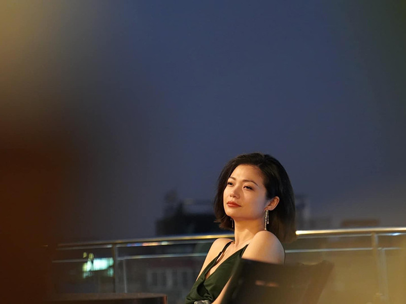 Nữ diễn viên cho biết, chồng sắp cưới ủng hộ việc đóng phim nhưng cô không muốn cho nửa kia xem tập đầu tiên "Hồ sơ cá sấu" vì ngại nếu chồng sắp cưới xem những "cảnh nóng" của mình.