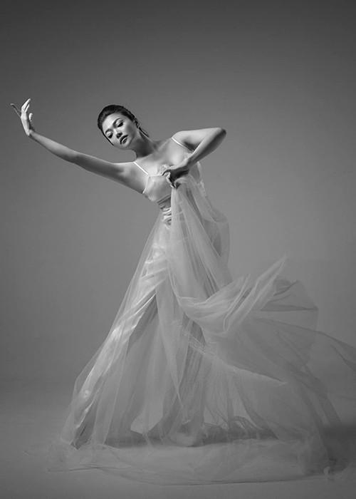 Việc gắn bó với bộ môn múa hơn 20 năm giúp Kiều Anh giữ được vóc dáng thon gọn.