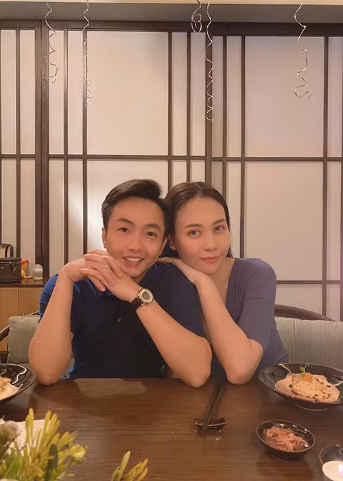 Mới đây, Cường Đô la viết lời chúc mừng sinh nhật gửi đến Đàm Thu Trang đồng thời đăng tải loạt ảnh cả gia đình đi ăn tối.