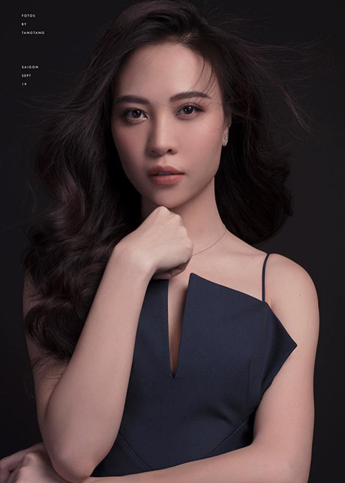 Sau một lần sinh nở, Đàm Thu Trang được khen ngợi đẹp mặn mà hơn.