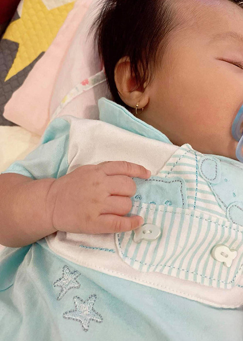 Đến nay, Đàm Thu Trang chưa khoe ảnh cận mặt bé Suchin.