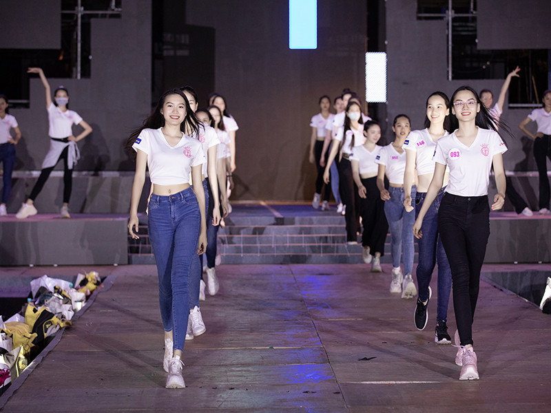 Dàn mỹ nhân Việt cũng sẽ góp mặt trình diễn ở vị trí first face, vedette như: Hoa hậu Kỳ Duyên, Hoa hậu Đỗ Mỹ Linh, Hoa hậu Tiểu Vy, Hoa hậu Lương Thùy Linh, Á hậu Phương Nga, Á hậu Thúy An, siêu mẫu Như Vân.