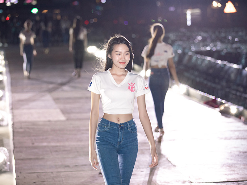 Trước giờ G, dàn thí sinh Hoa hậu Việt Nam 2020 tập trung cao độ bắt đầu tổng duyệt cho đêm thi Người đẹp Thời trang vào tối ngày 10/11.