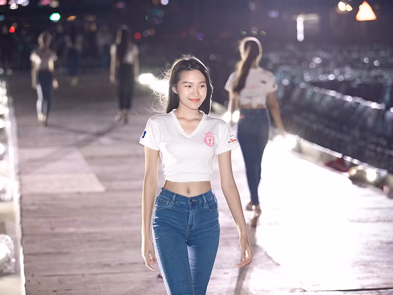 Trước giờ G, dàn thí sinh Hoa hậu Việt Nam 2020 tập trung cao độ bắt đầu tổng duyệt cho đêm thi Người đẹp Thời trang vào tối ngày 10/11.