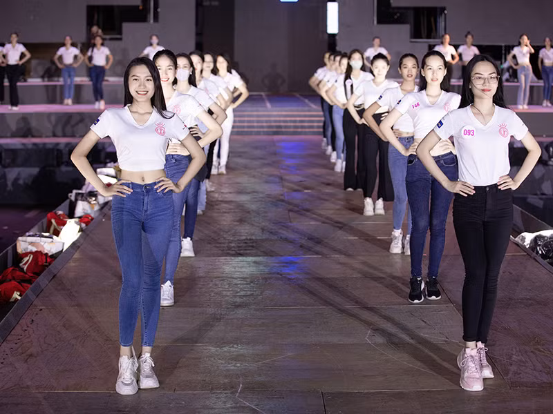 Với hệ thống sân khấu âm thanh ánh sáng hiện đại thế hệ mới nhất, đêm Người đẹp thời trang hứa hẹn sẽ mãn nhãn.