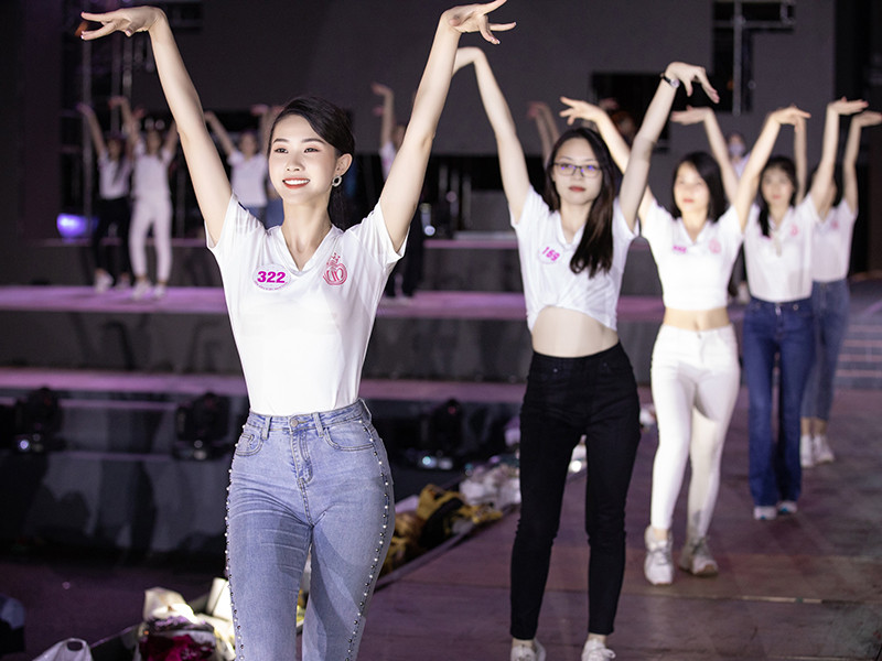 Đêm thi Người đẹp thời trang – Hoa hậu Việt Nam 2020 được truyền hình trực tiếp trên VTV9 và livestream trên Fanpage Hoa hậu Việt Nam.