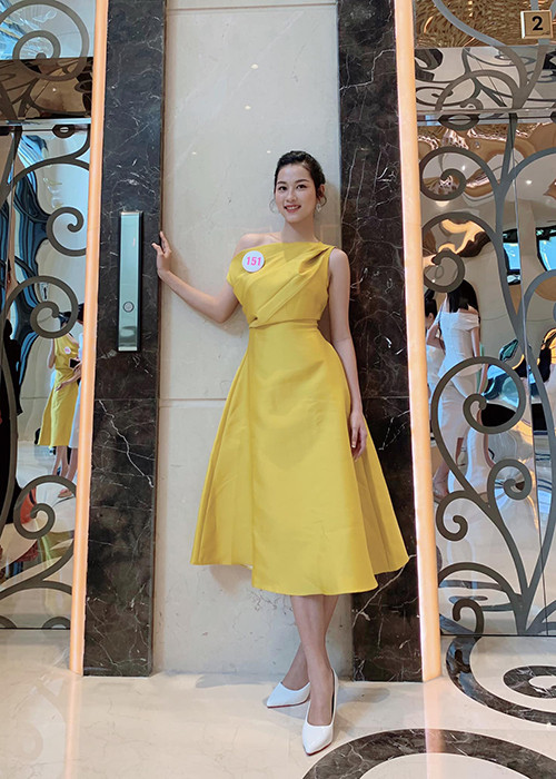 Theo nàng hoa khôi, cô không theo chế độ ăn kiêng nhưng tập luyện thể thao để cơ thể săn chắc hơn.