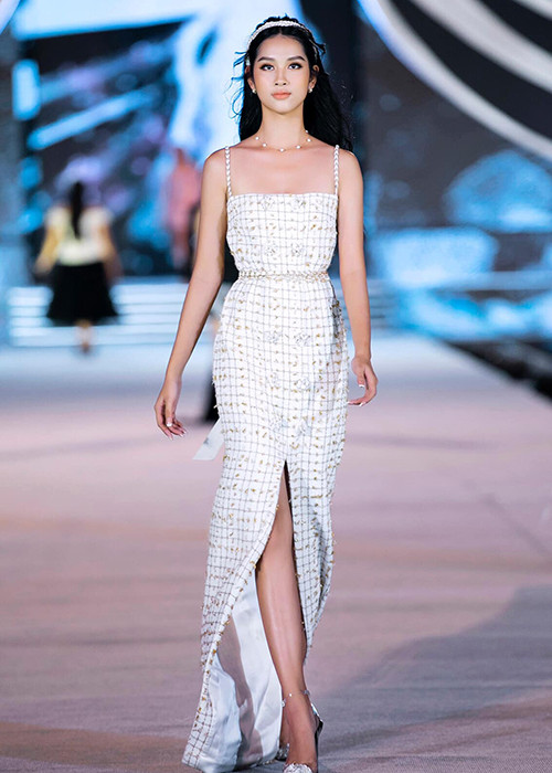 Tường Vy khoe thần thái khá chuyên nghiệp trên sân khấu ở các phần thi phụ.