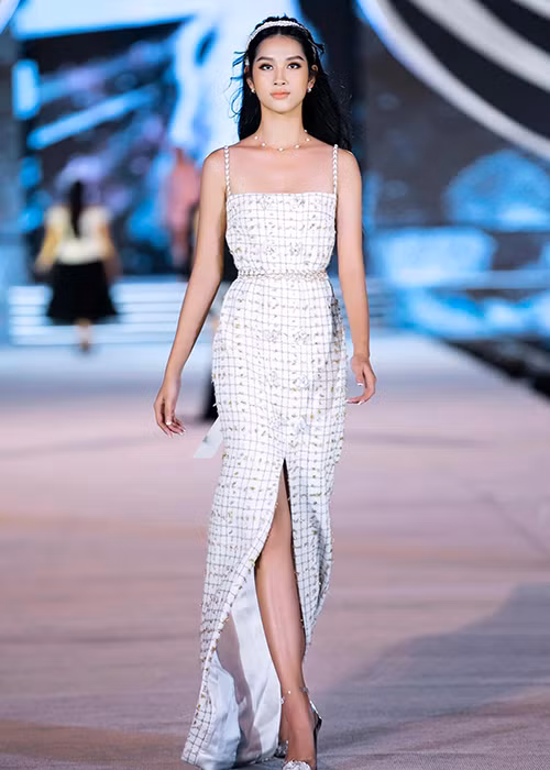 Tường Vy khoe thần thái khá chuyên nghiệp trên sân khấu ở các phần thi phụ.